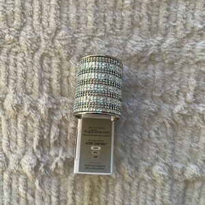 White Barn Sparkling Wallflowers Plug